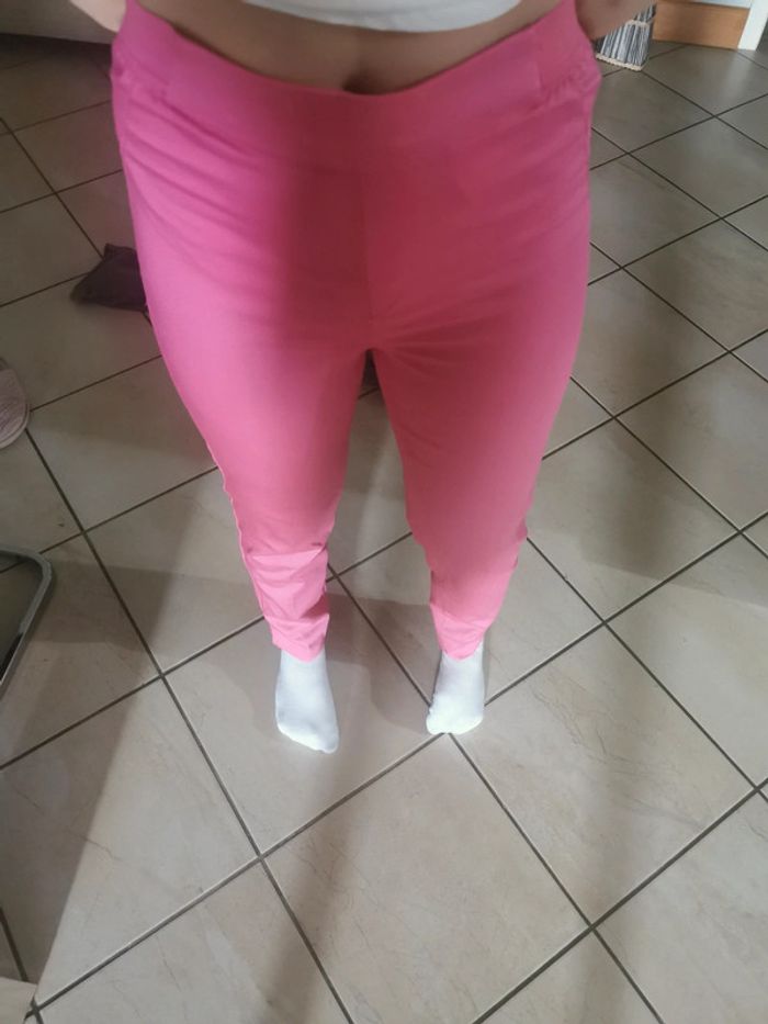 Pantalon rose ajustée
