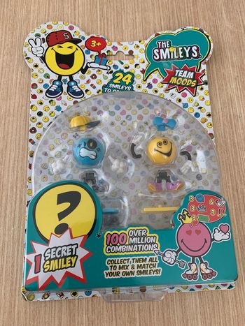 Lot de 2 personnages the smileys neuf