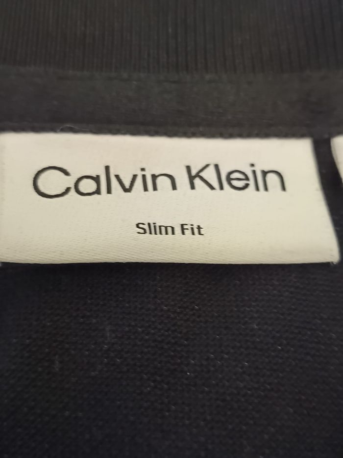 Polo Calvin Klein slim fit neuf taille M avec nouveau logo ( depuis 2024) - photo numéro 3