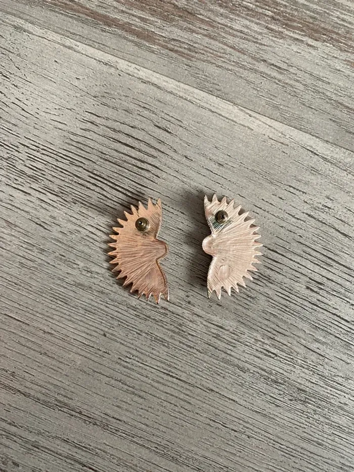 Boucles d’oreilles dorées et pierre bleue - photo numéro 3