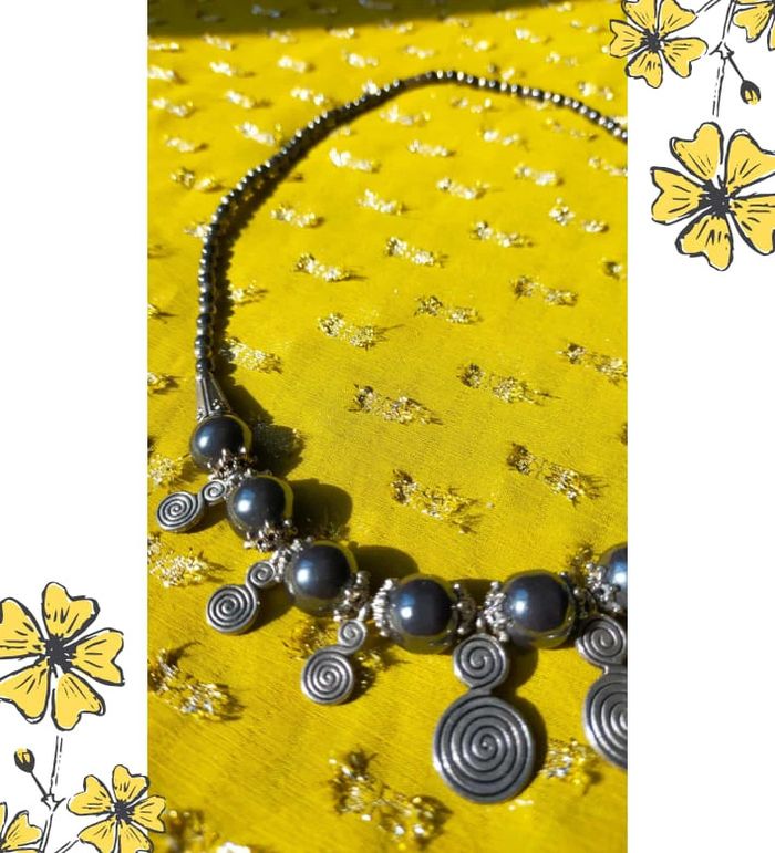 Collier perles grises & breloques spirales – Élégance intemporelle - photo numéro 8