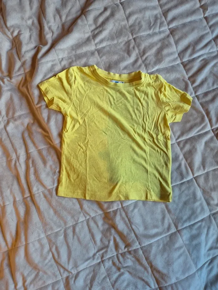 T-shirt jaune
