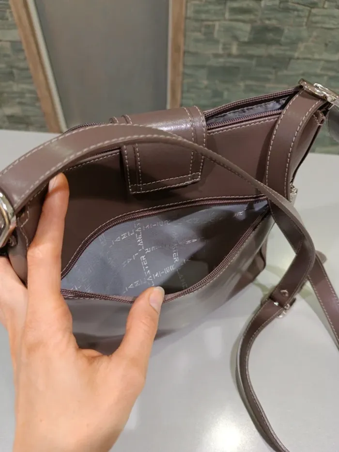 Sac besace bandoulière Lancaster cuir taupe - photo numéro 18