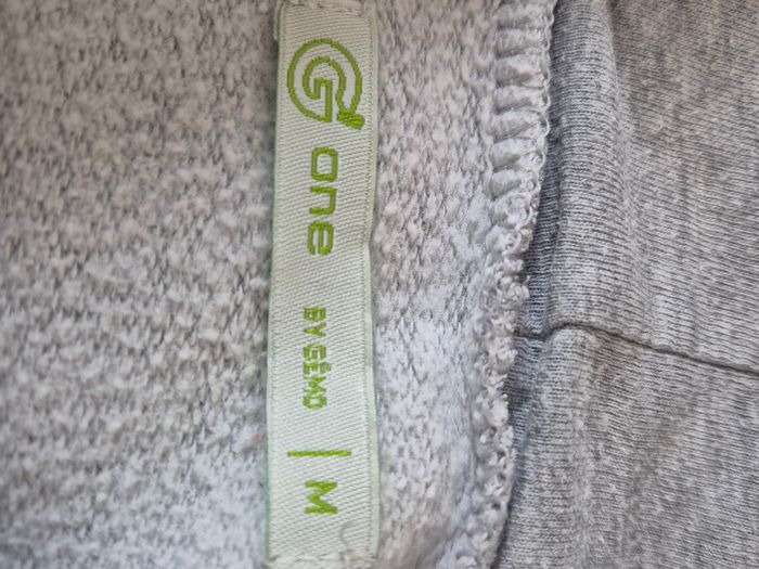 Sweat a capuche - photo numéro 3