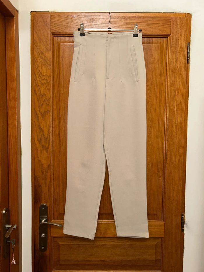 Pantalon beige taille haute