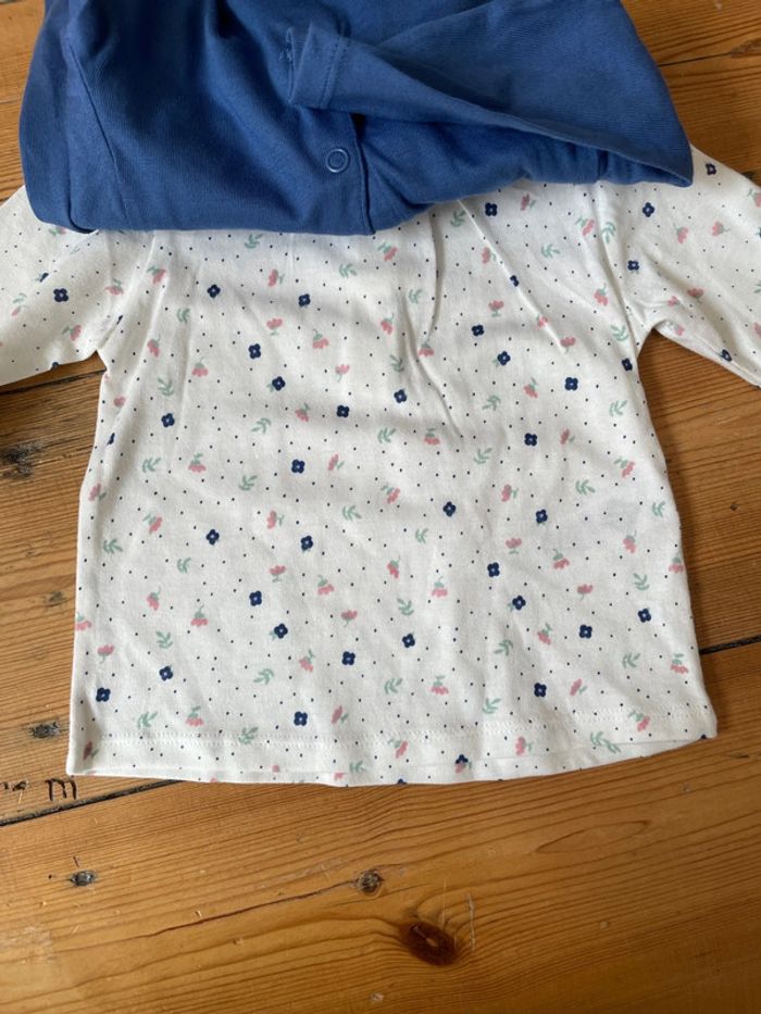 2 tshirts neufs 3 mois - photo numéro 2