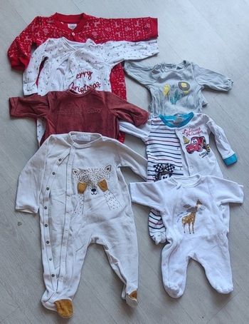 7 pyjamas bébé  0-3 mois