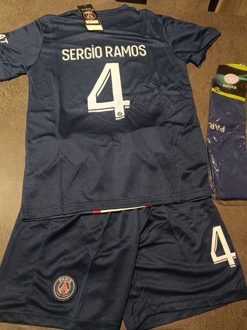 Tenue foot PSG Paris Saint-Germain Sergio Ramos bleu. T.26
