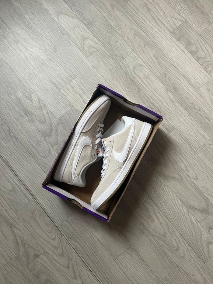 Chaussures Nike beige taille 40