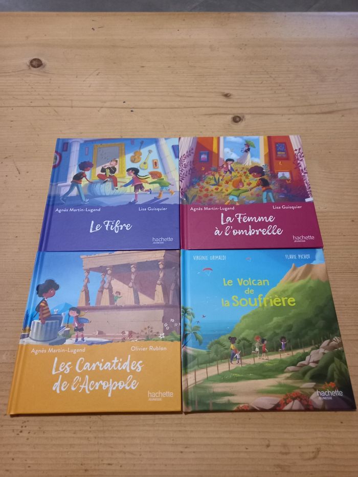 Lot de quatres livres pour enfants