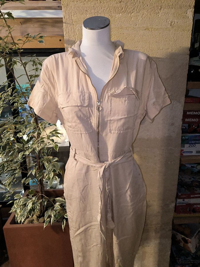 Combinaison à manches courtes beige Bershka. Taille L - photo numéro 2