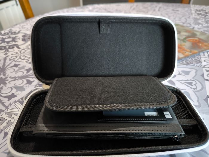 Pochette Switch noire dans un excellent état - photo numéro 4