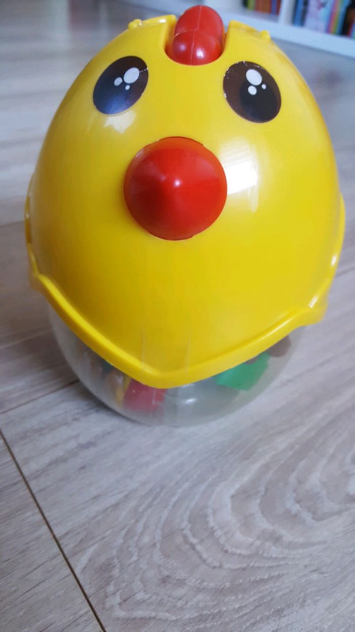 Poule avec lego et personnage - photo numéro 4