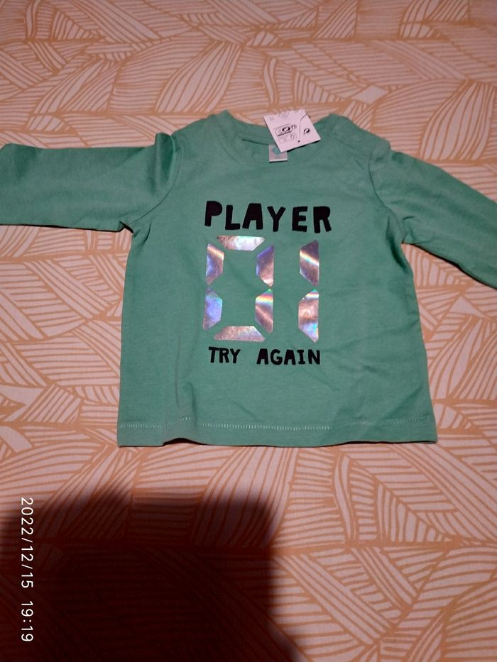 T shirt taille 6 mois neuf