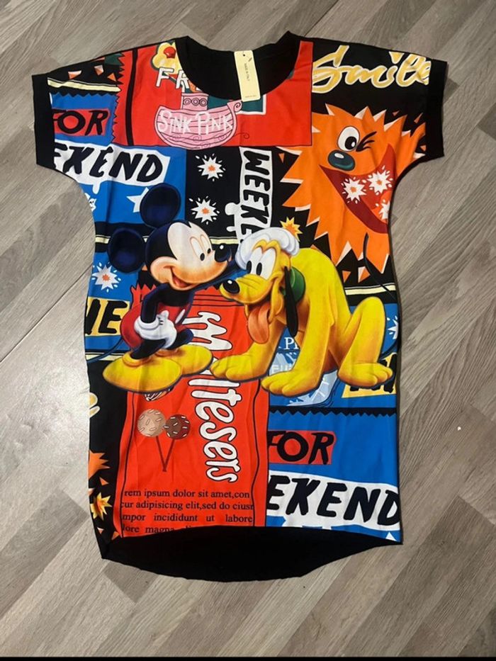 Très belle robe manche courte Minnie et pluto neuf
