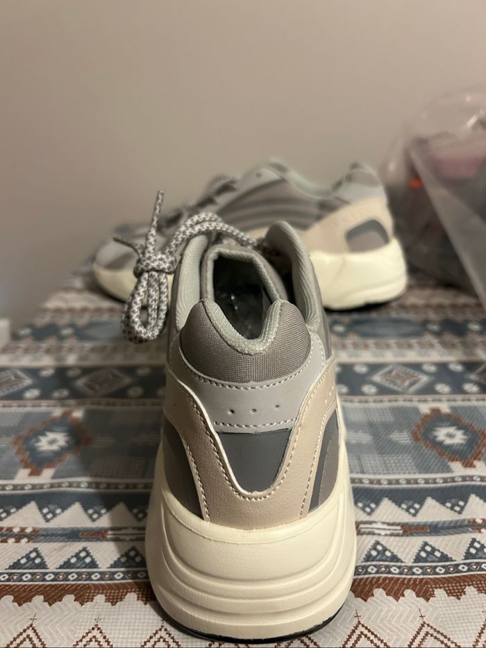 Yeezy 700 v2 - photo numéro 4