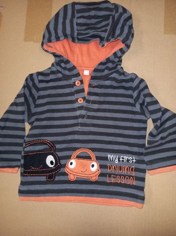 Haut à capuche 12 mois