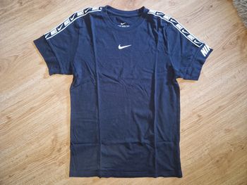 T shirt Nike taille S TBE