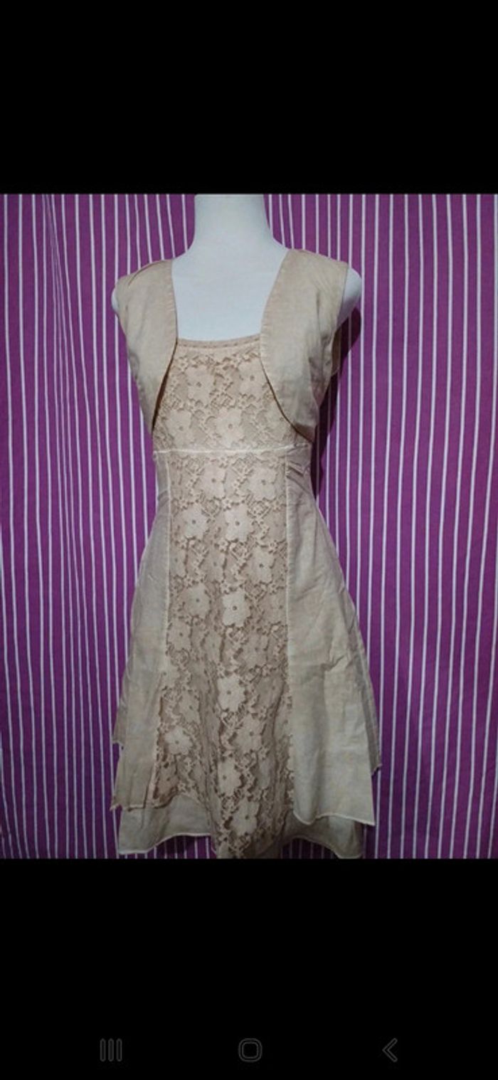 Robe🥻 dentelle brodé Beige