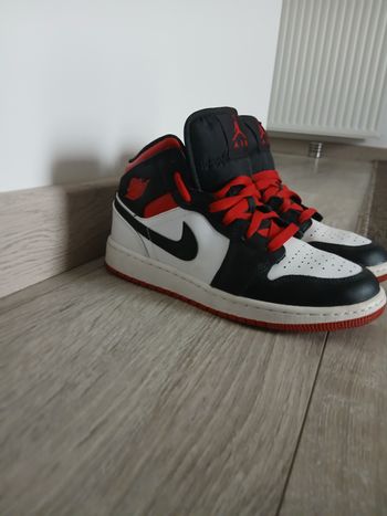 Jordan 1.( 36,5 )