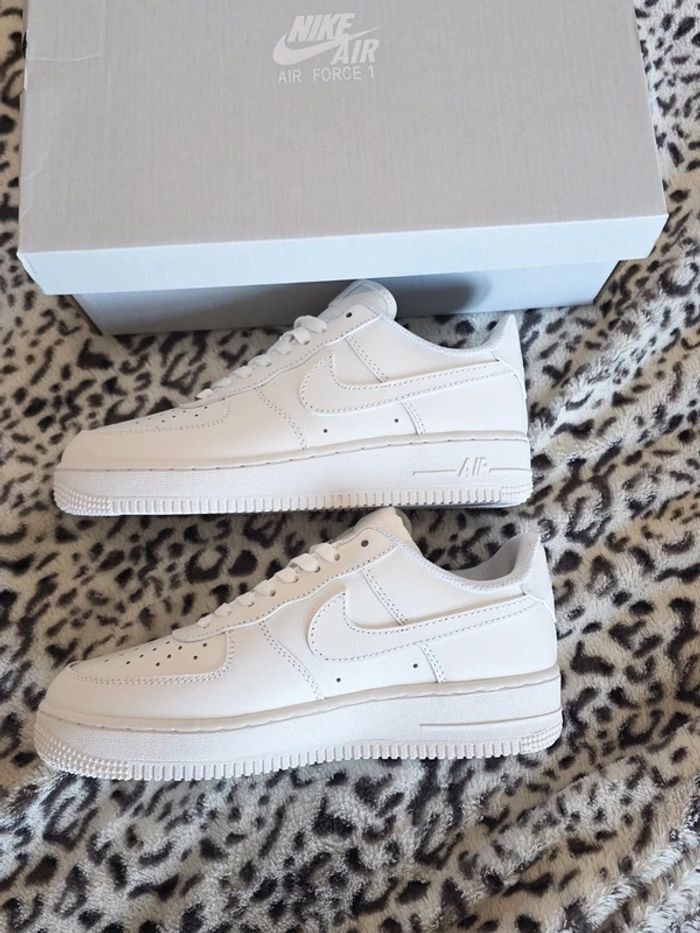 Nike Air Force 1 White Pointure 37.5