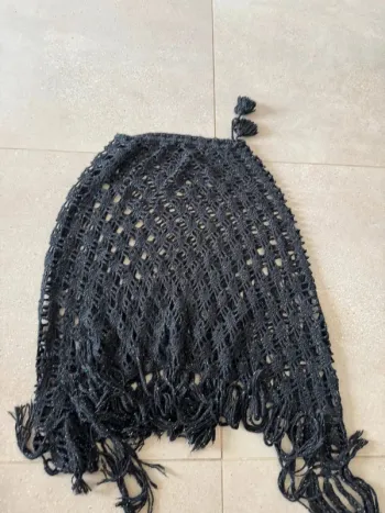 Pancho noir à trou, très bon état, taille unique