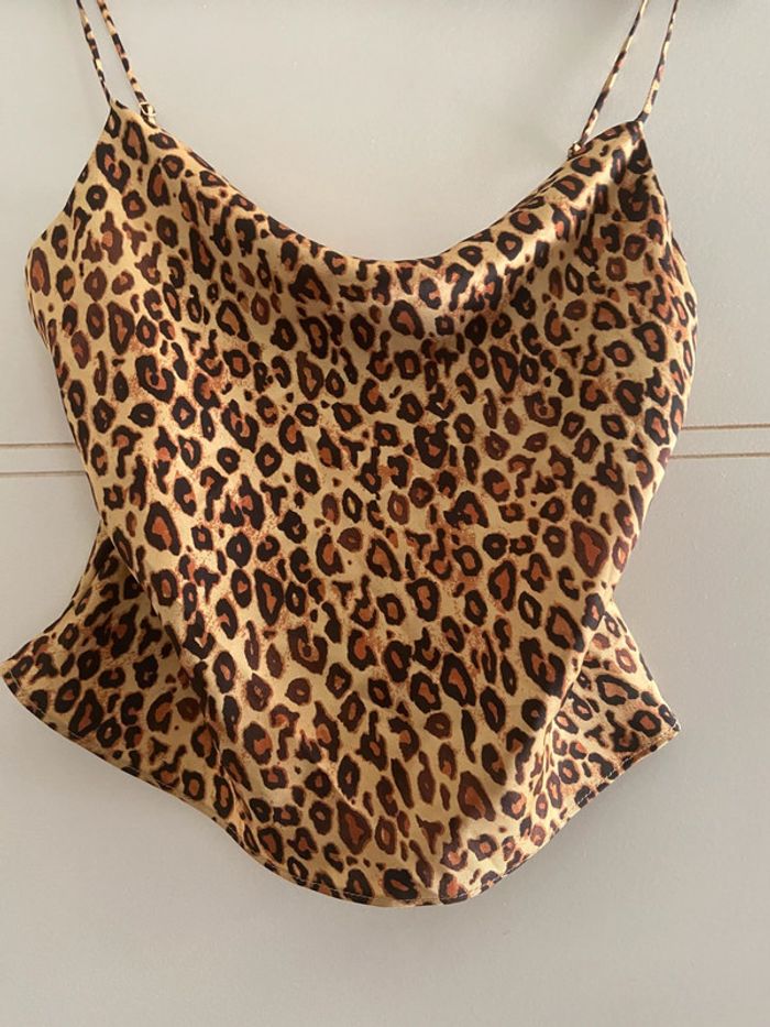 Magnifique crop top satiné léopard Zara - photo numéro 2