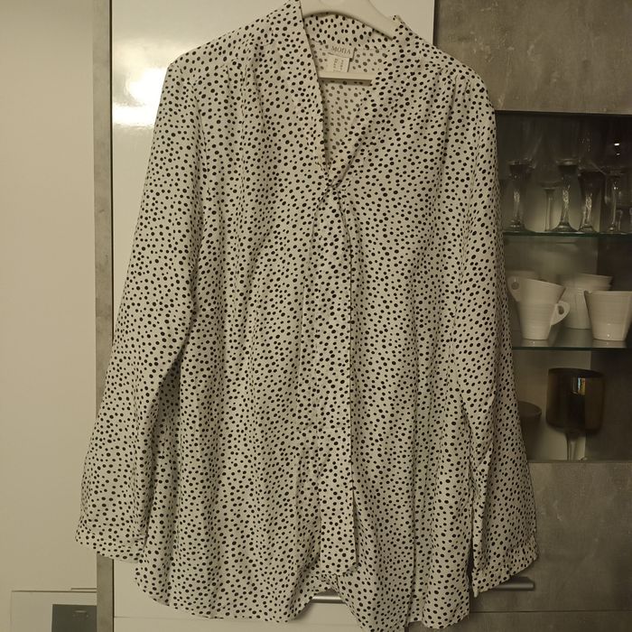 Très joli chemisier T52 viscose comme neuf, marque Mona, à l’allure élégante et intemporelle.