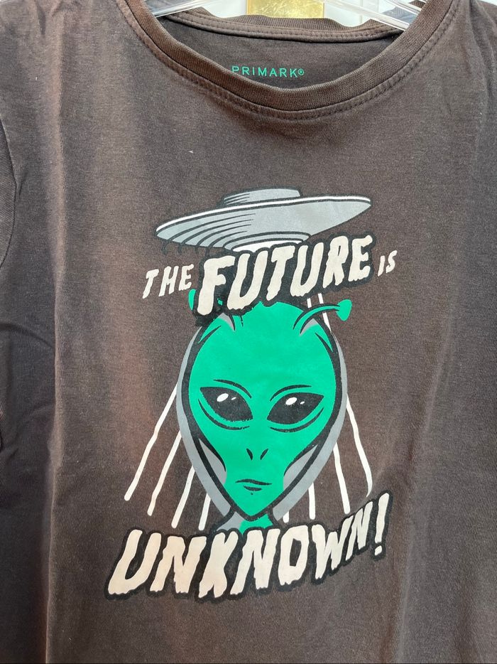 T-shirt Primark noir OVNI extra-terrestre 6A TBE - photo numéro 2