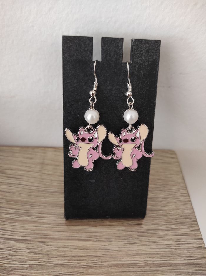 Boucle d'oreille stitch