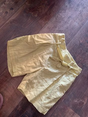 Short léger jaune anisé