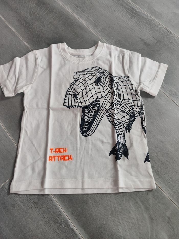 Lot de 5 t-shirts en 5 ans - photo numéro 4