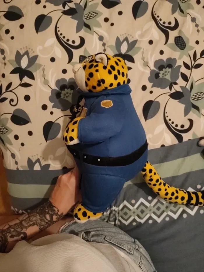 Peluche officier Zootopie (Clawhauser) - photo numéro 2