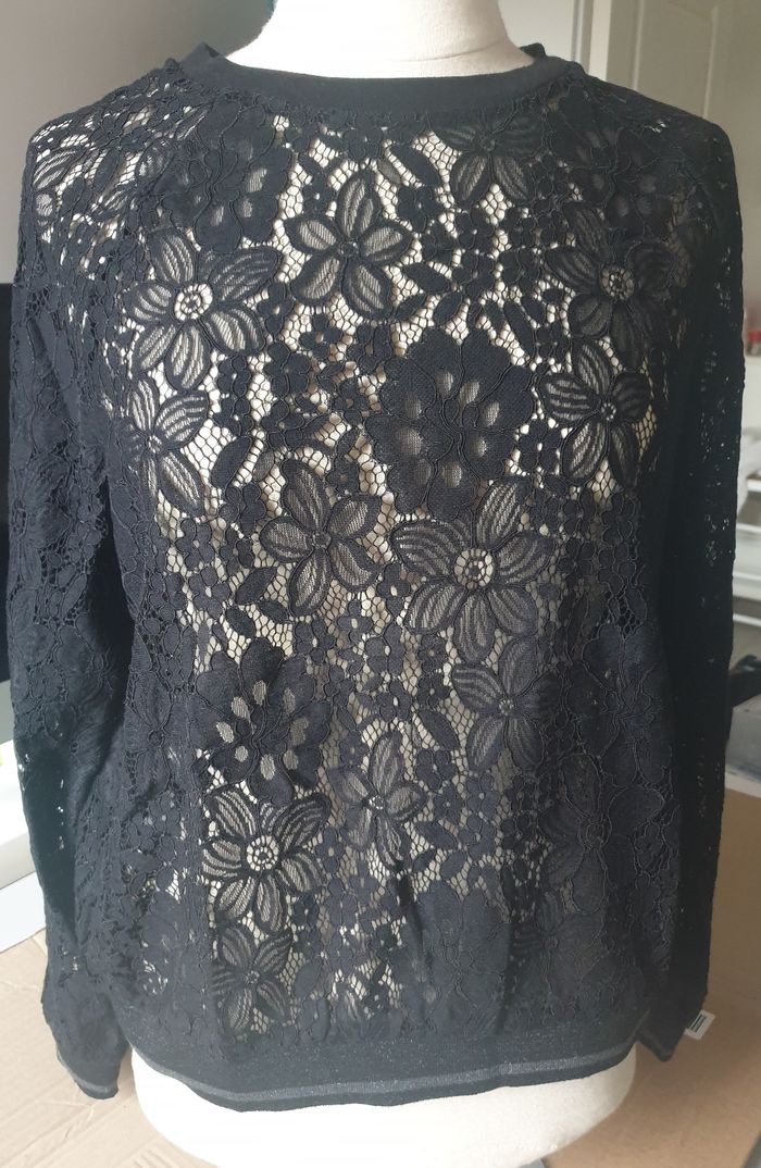 Haut manche longue dentelle