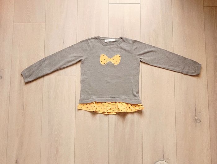 Très joli pull fin gris. Fille 8 ans. Marque Orchestra