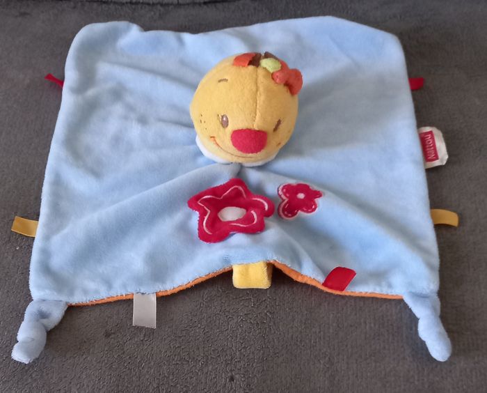 Doudou carré plat Bill- Attaché tétine- Nattou