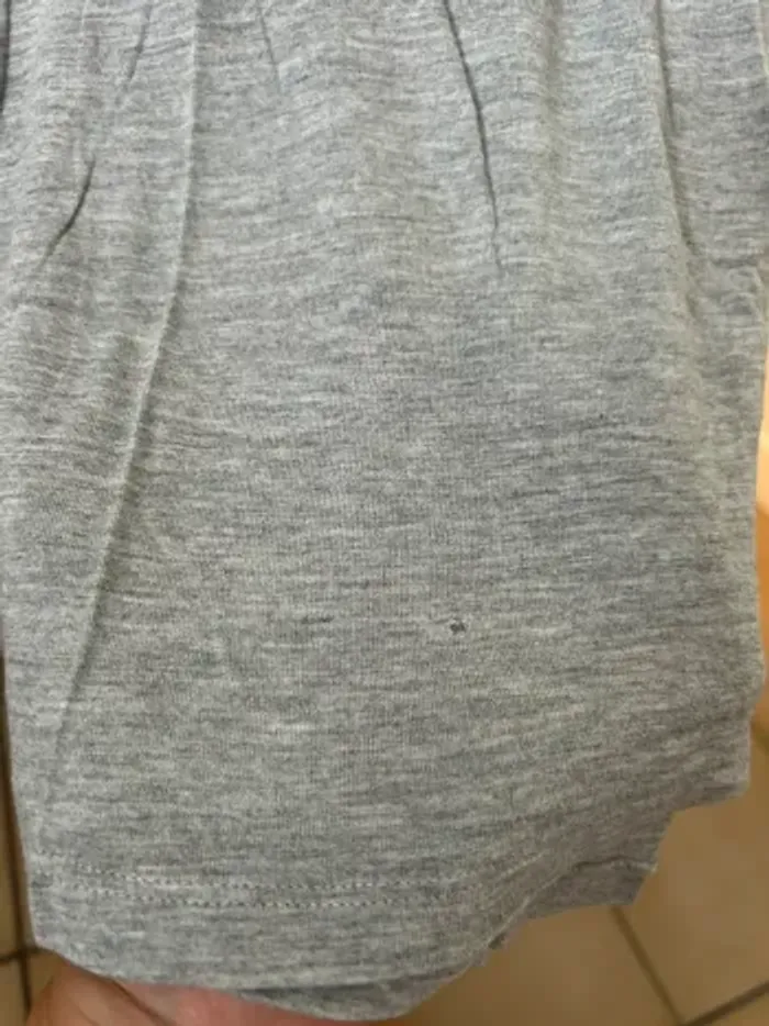 T-shirt H&M taille XS - photo numéro 2