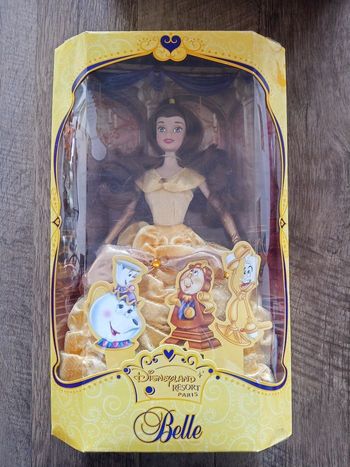 Poupée de belle dans la belle et la bête Disneyland Paris 