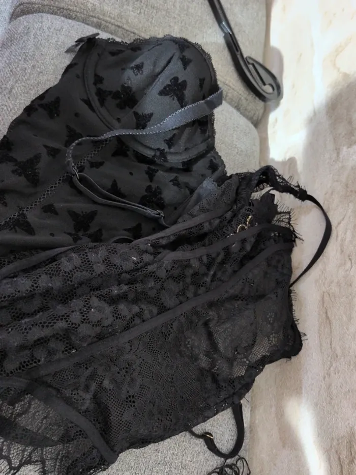 Lot lingerie XS – Porte-jarretelles & Body dentelle - photo numéro 7