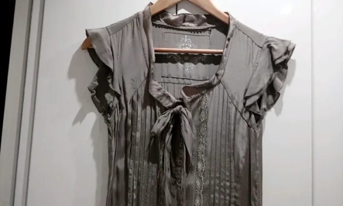 Tunique taupe en coton et soie avec dentelle - photo numéro 2
