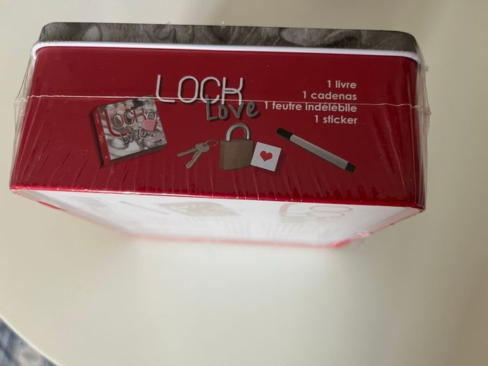 Boîte métal, Lock love. Scellez votre amour pour l'éternité, livre+cadenas+feutre indélébile +1 sticker, neuf - photo numéro 2