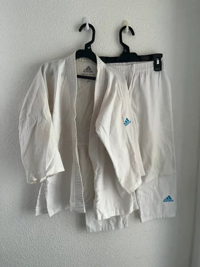 Ensemble kimono Judo Adidas taille 6-7 ans 💫
