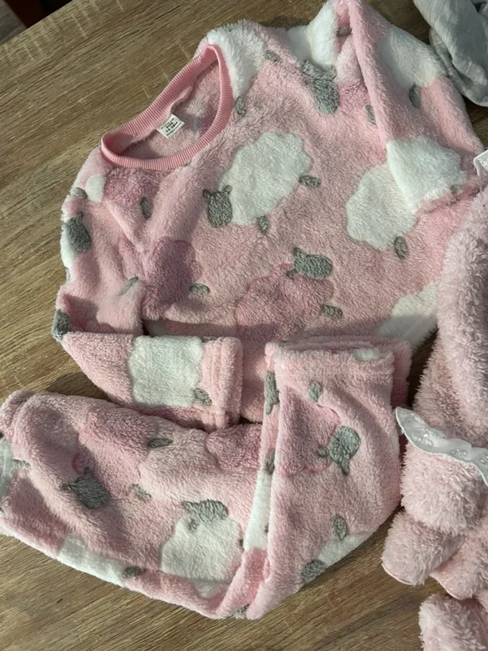 Lot 3 pyjamas deux pièces chaud 12/18 mois - photo numéro 4