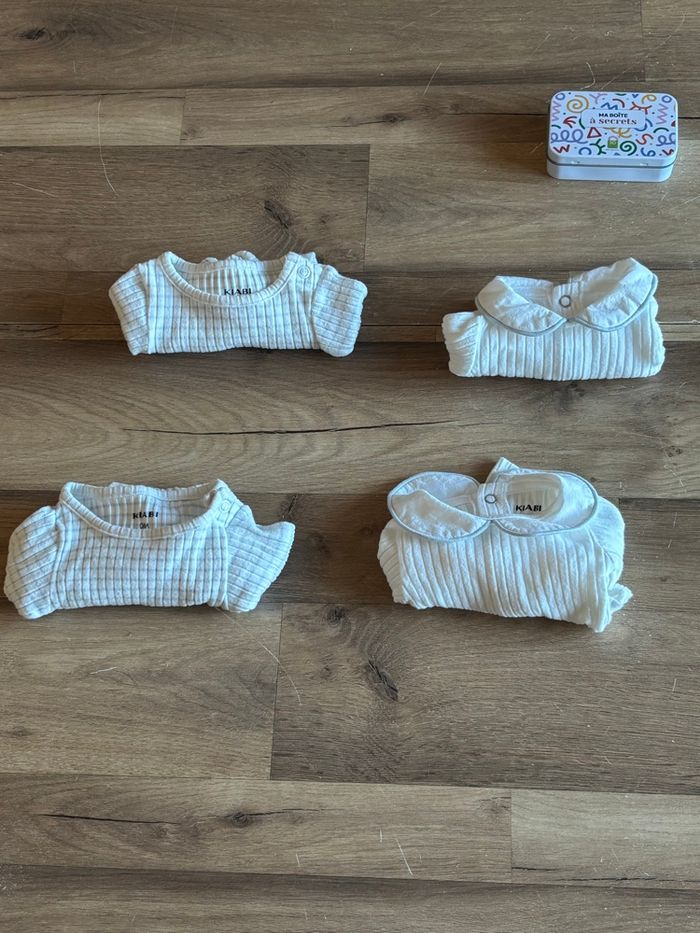 Je vend un lot de 4 body bébé très bon état - photo numéro 3