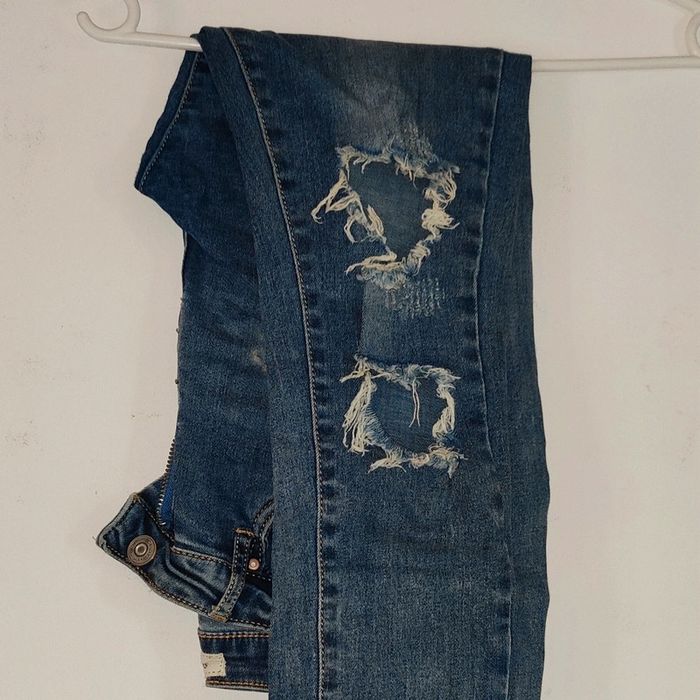 Jean troué femme - photo numéro 2