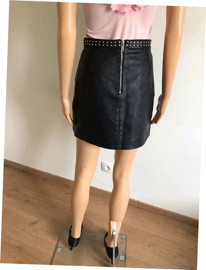 Jupe noire cloutée en simili cuir Astrid Black Label taille S jamais portée - photo numéro 7