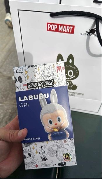 Pop Mart Labubu Gri - Paris Exclusive de 10e anniversaire