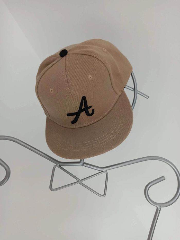 Casquette avec la lettre A