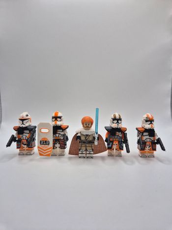 Figurines type lego Jedi Obiwan avec 4 clones de la 212ème star wars