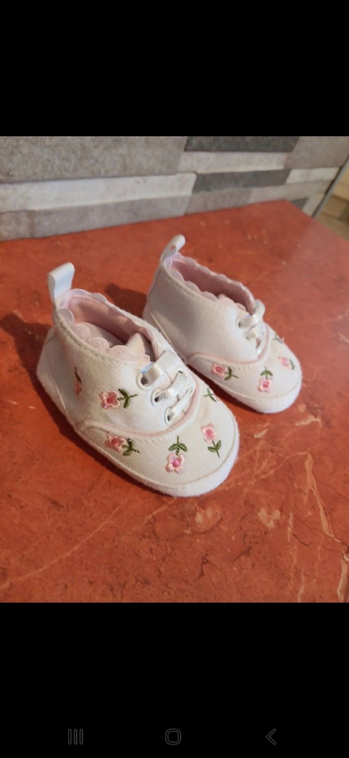Chaussures bébé taille 6 / 9 mois - photo numéro 3